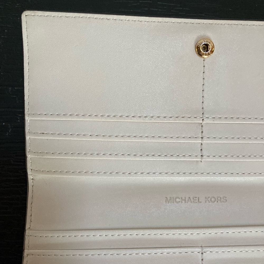 Michael Kors Reed Large Snap Bifold Wallet - Picture 8 of 12